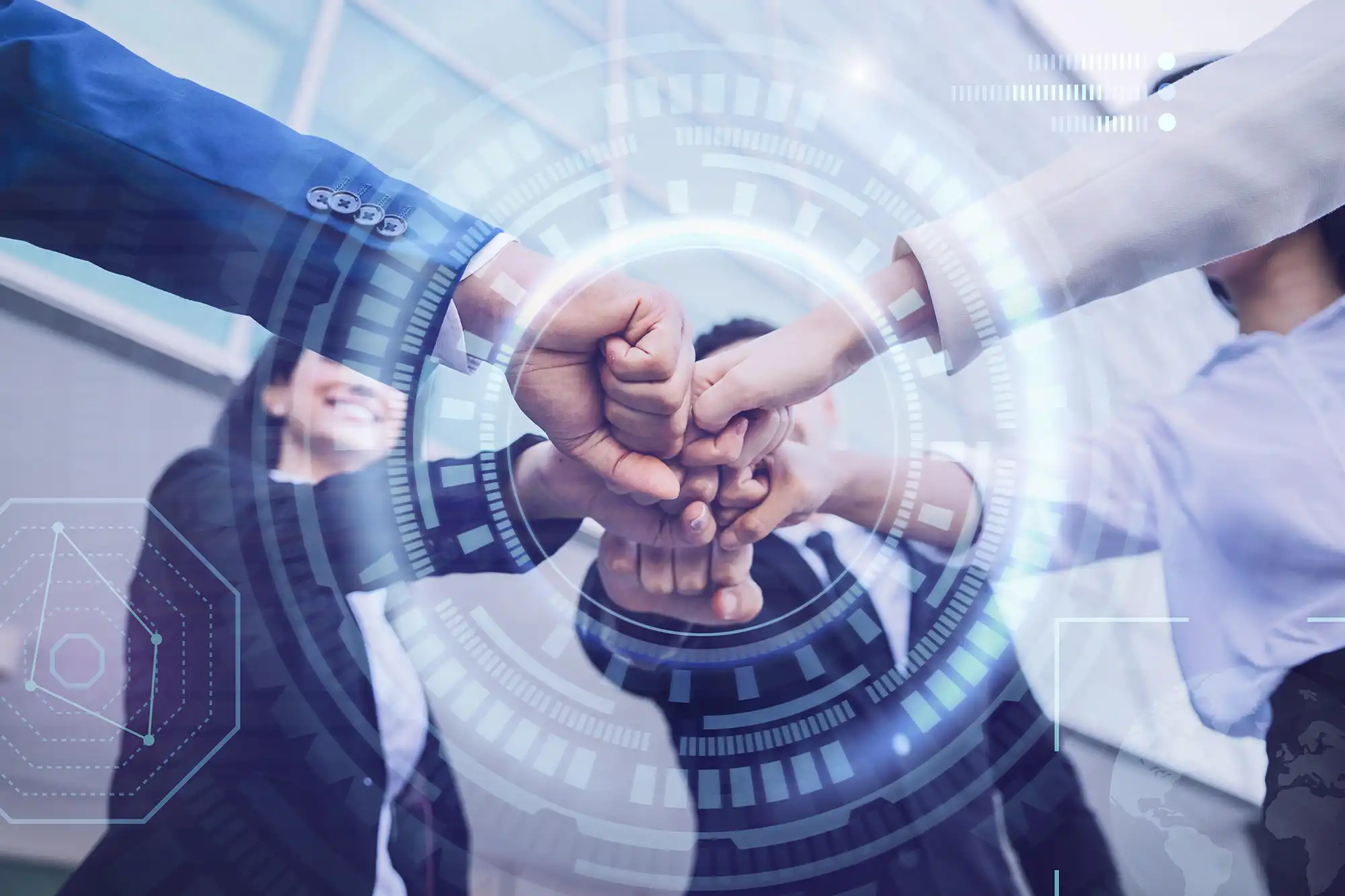 personas trabajando en equipo